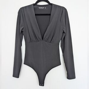 Abercrombie Soft AF Stretchy Plunge V Neck Black Long Sleeve Bodysuit Sz M